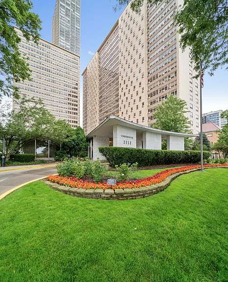 3950 N Lake Shore Dr #2000 — Photo 1
