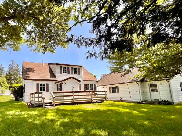 110 Reimer St SW, Elkader, IA 52043