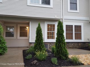 27 Forrest Ct, Tinton Falls, NJ