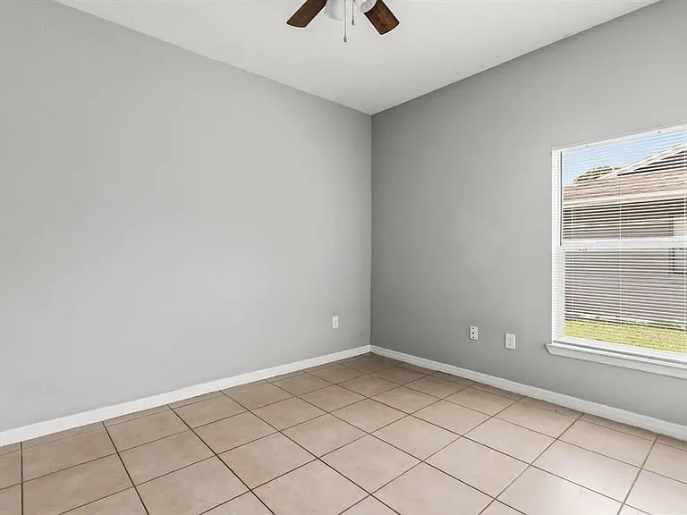 677 Royalty Ct — Photo 8