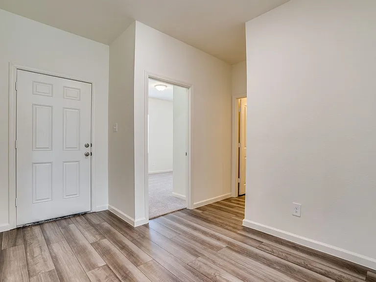 778 Camden Dr — Photo 3
