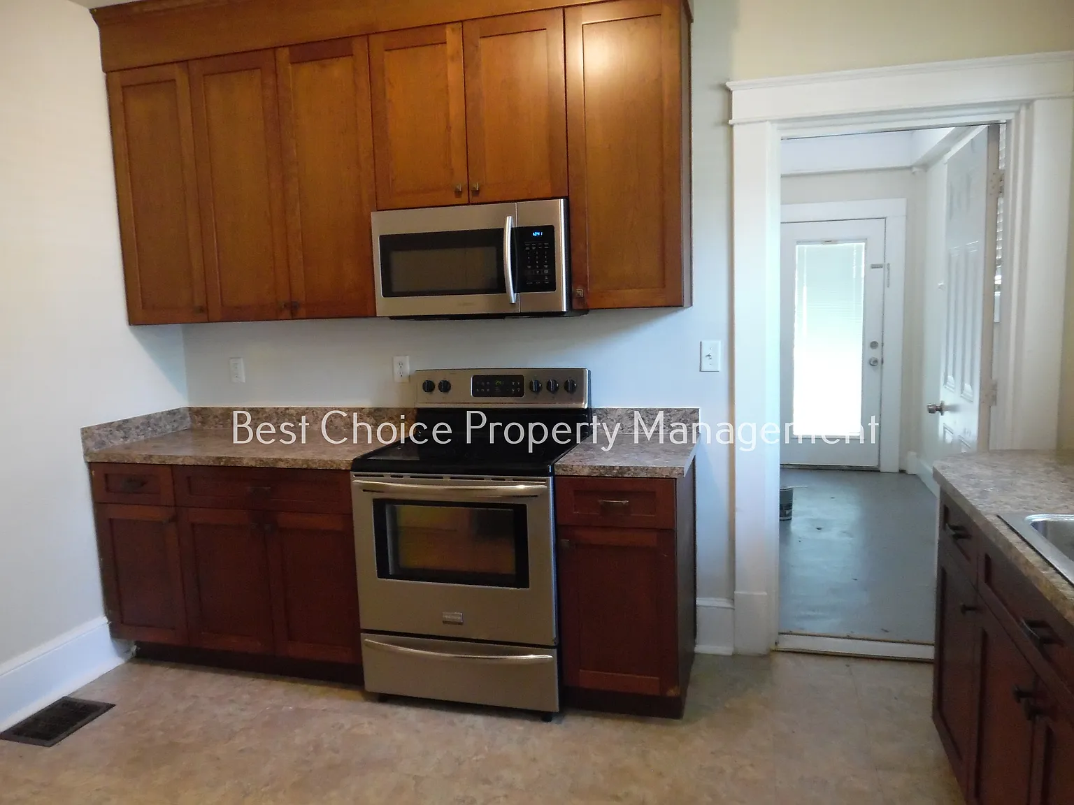 3 bed, 1599 sqft, $1,600 — Photo 3