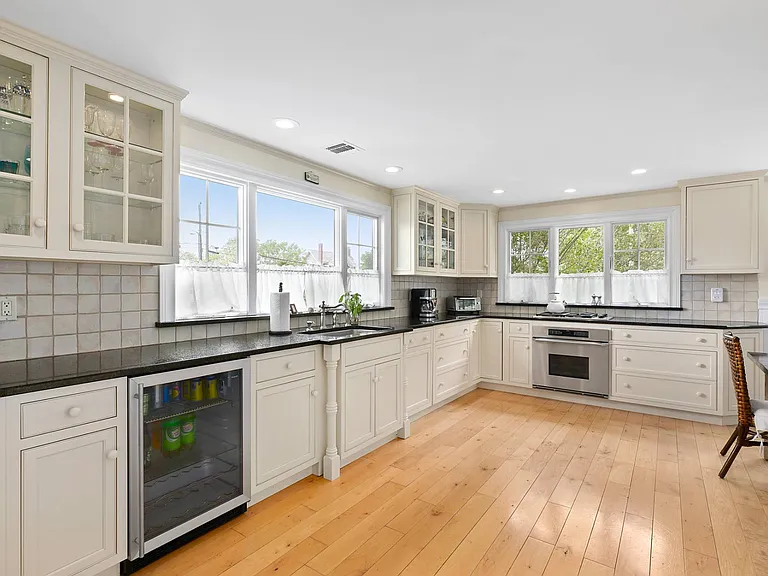 42 Peconic Ave — Photo 10