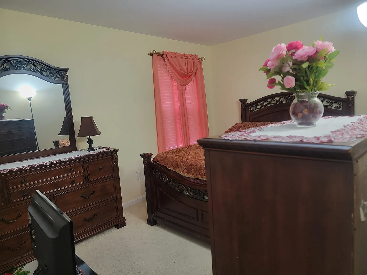 1 bed, 2250 sqft, $1,100 — Photo 4