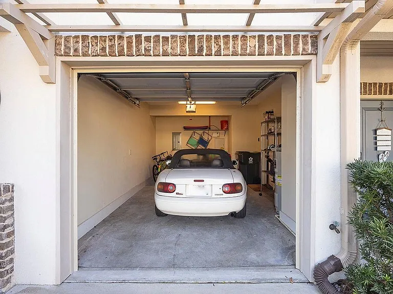 802 Reserve Ln — Photo 35
