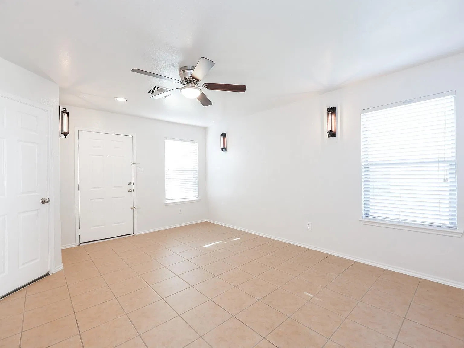 3 bed, 1410 sqft, $1,950 — Photo 2