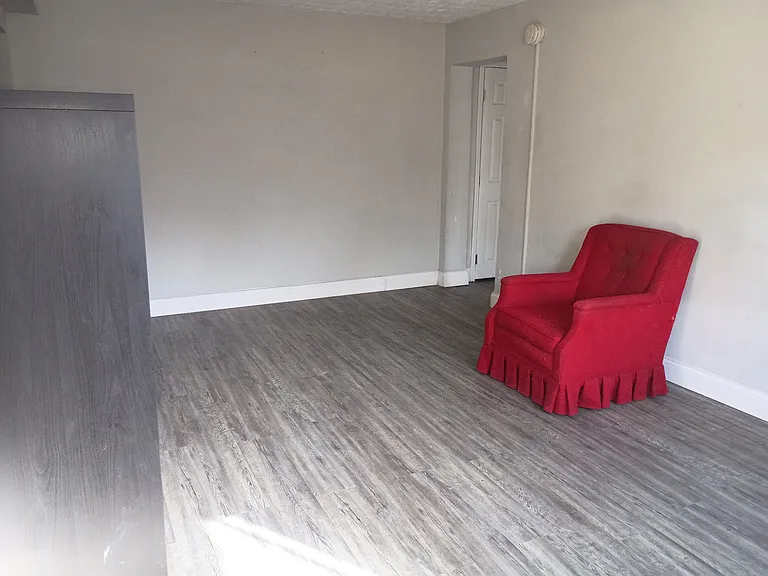 607 W Fairview Ave #9 — Photo 6