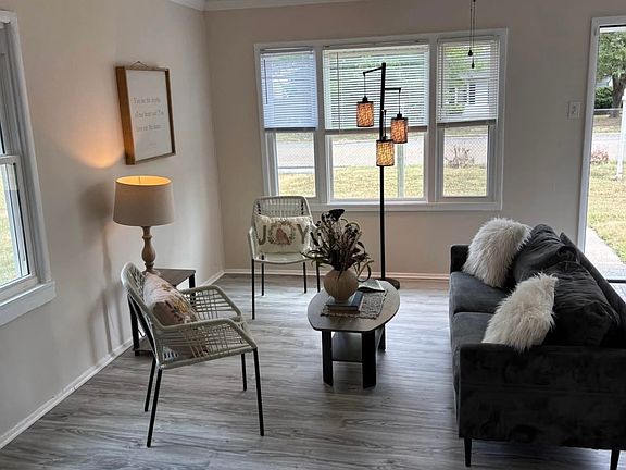 4th image of 527 Price St