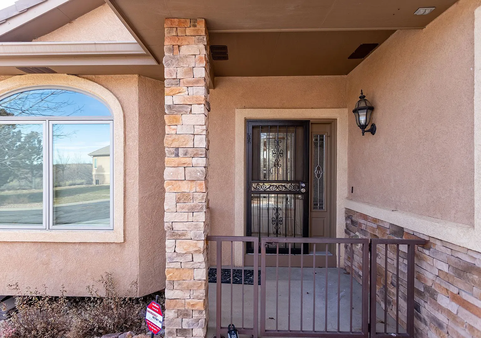 Stunning Rancher with Mountain Views!! — Photo 4