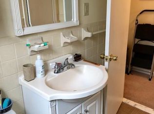 27 College St APT 4, Clinton, CT 06413