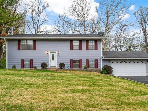 492 Bluff Dr, Saint Louis, MO 63137