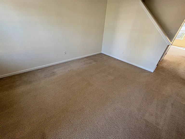 976 King Way — Photo 33