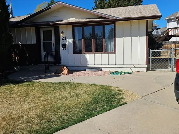 21 Carpenter Pl, Pueblo, CO 81001