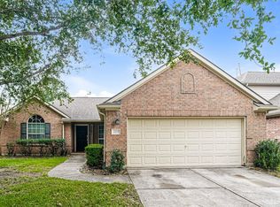 549 Green Cedar Dr, League City, TX 77573