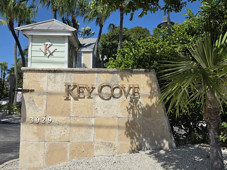 3029 N Roosevelt Blvd #42