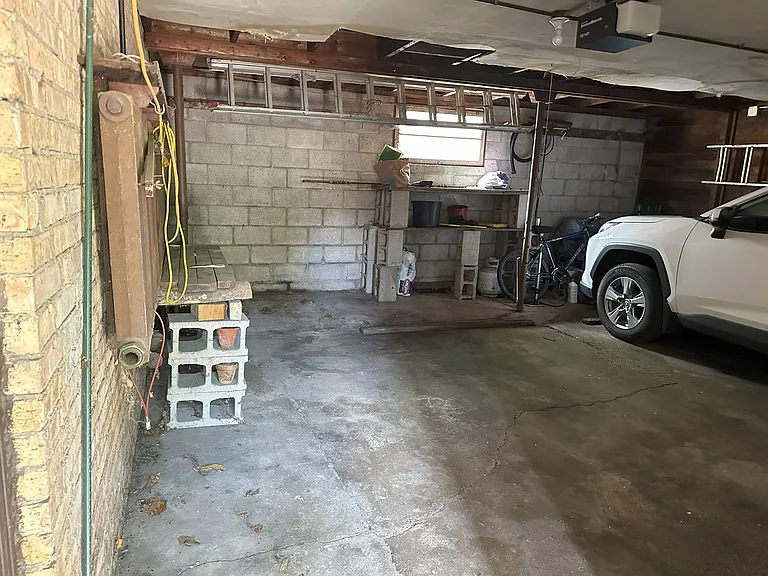 1328-1330 Martha Washington Dr — Photo 21