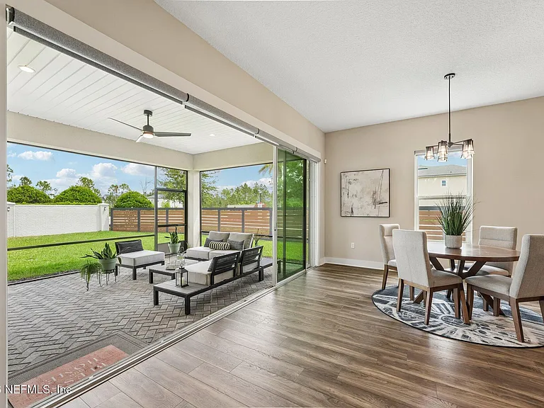 10223 Silverbrook Trl — Photo 12