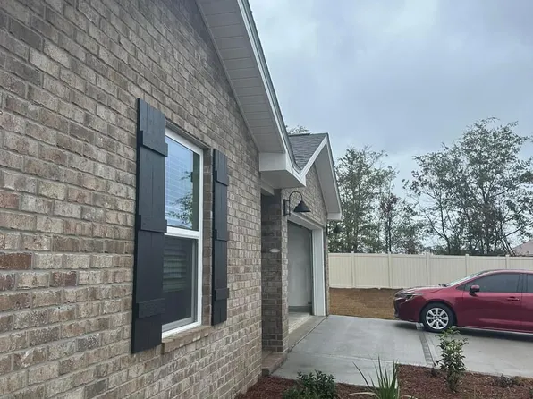 4750 Airmen Dr, Crestview, FL