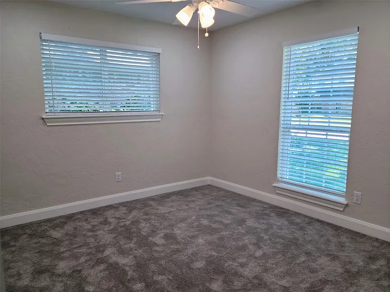 11926 Stillwater Dr — Photo 19