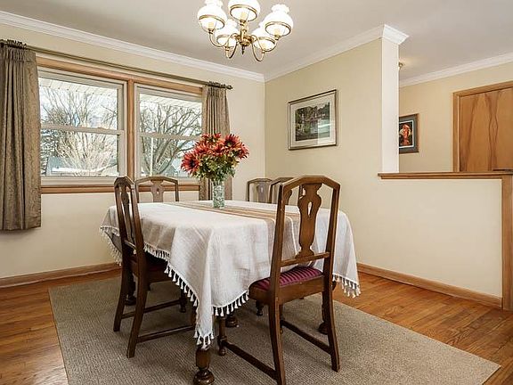 5th image of 926 Stratford Ave