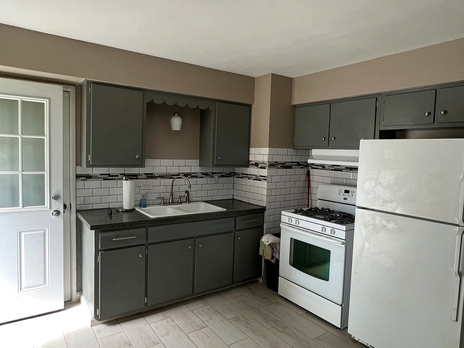 714 N Craig Pl — Photo 3
