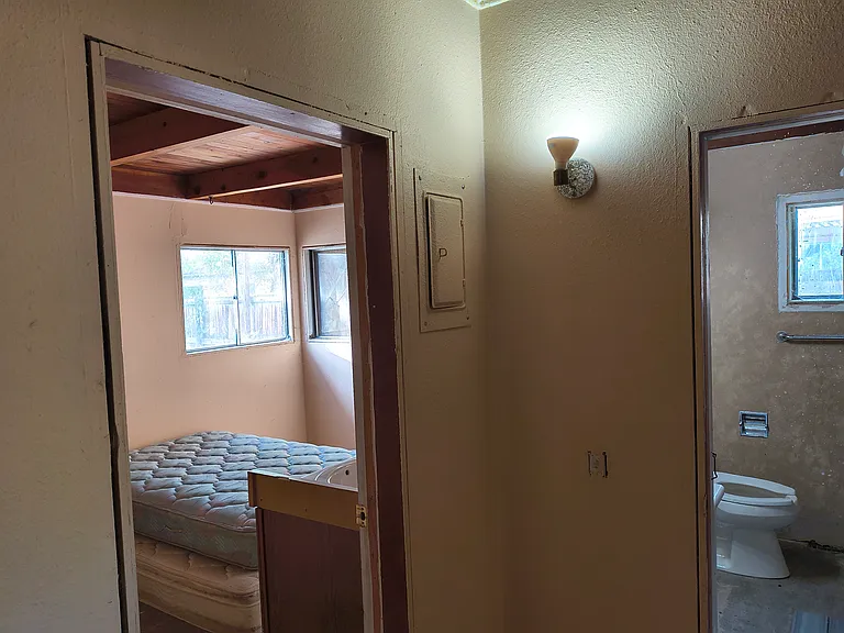 302 Hinde Pl — Photo 31