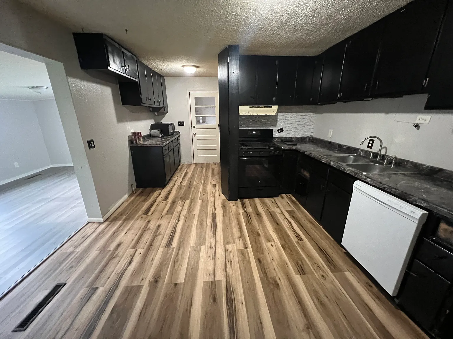 3 bed, 1228 sqft, $1,475 — Photo 3