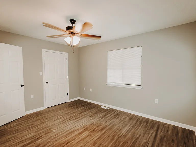 1800 Labette Manor Dr — Photo 15
