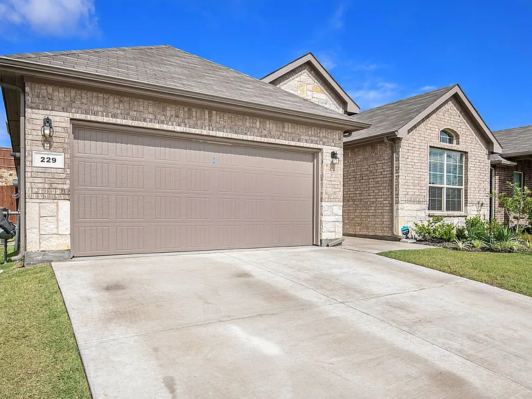 229 Dunmore Dr — Photo 24