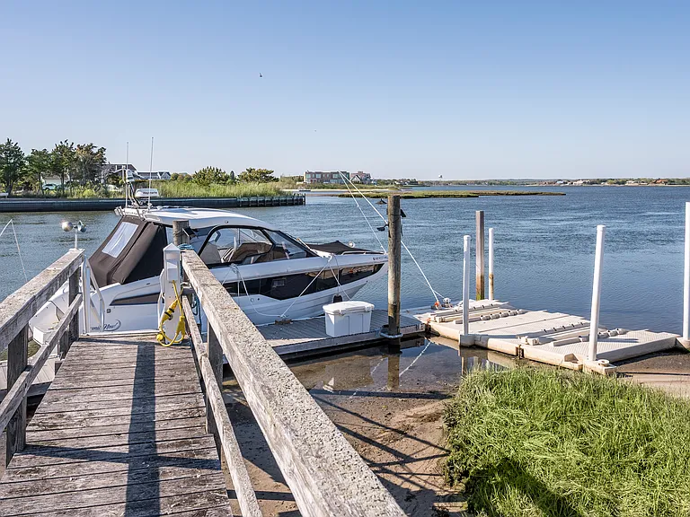 88 Dune Rd — Photo 16
