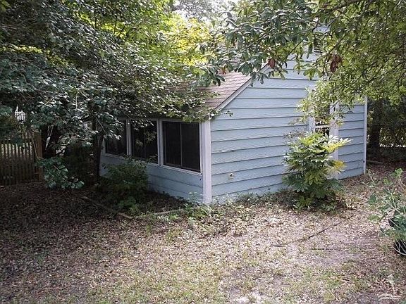 3rd image of 1105 W Yacht Dr