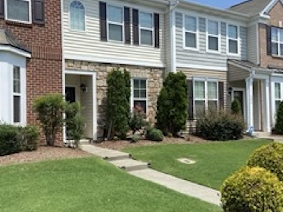 2nd image of 100 Stratford Lakes Dr #202
