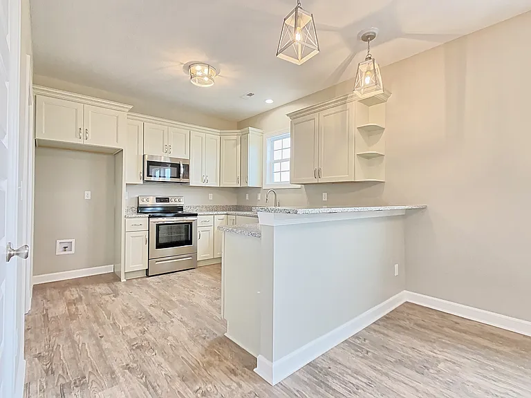 602 Princess Anne Cir — Photo 4