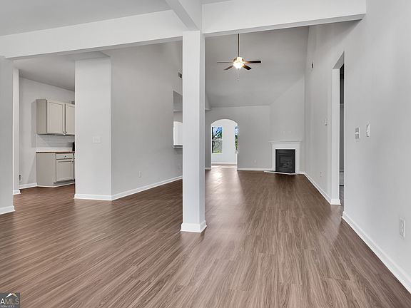 2nd image of 210 Park Place Trl