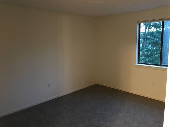 4th image of 5 Black Oak Dr #A