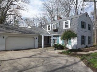 4142 Giles Rd, Moreland Hills, OH 44022