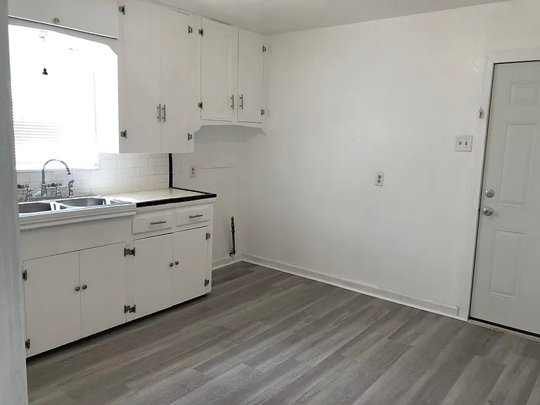 2830 Sarita St — Photo 4
