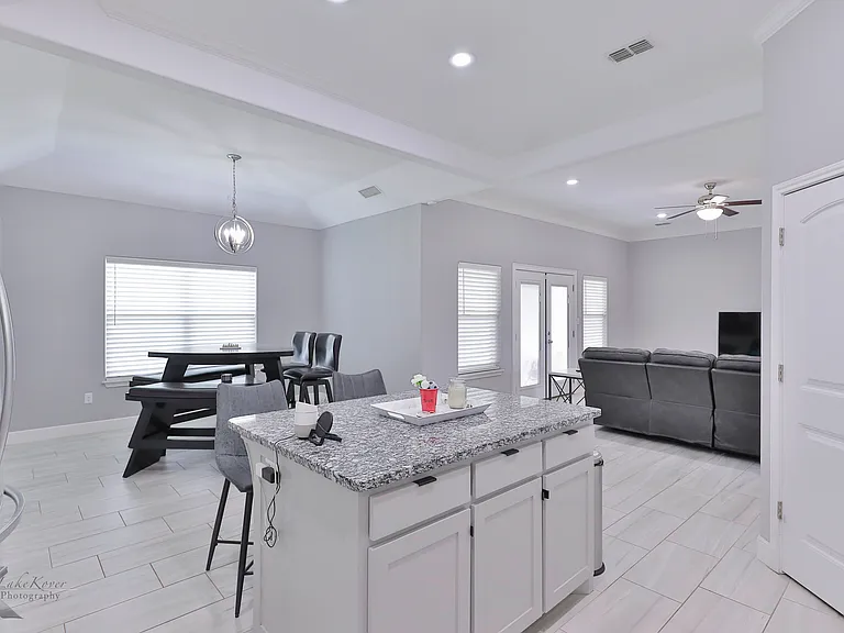 3126 Oakley St — Photo 7