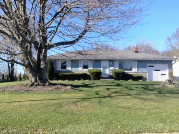 2266 Sprucewood Dr, Youngstown, OH 44515