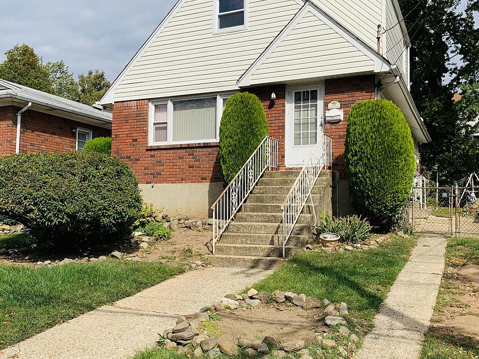2nd image of 225 Tysens Ln