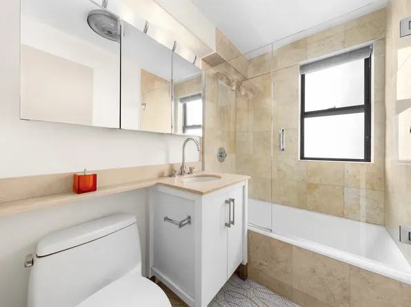 220 East 67th Street image 10 of 12