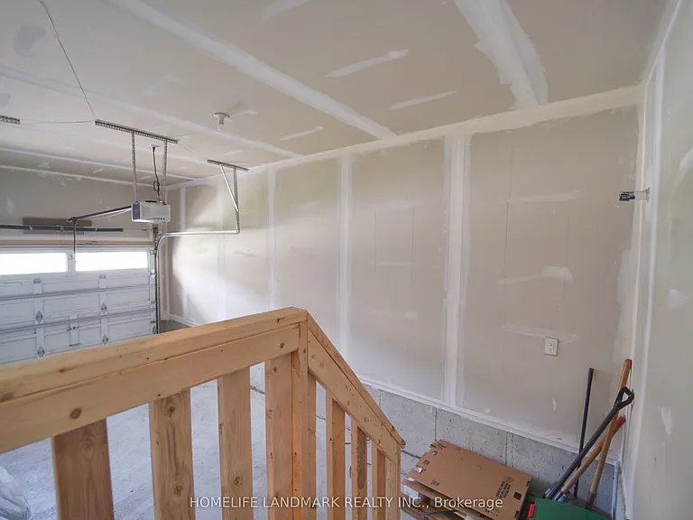 36 Thelma Dr — Photo 8