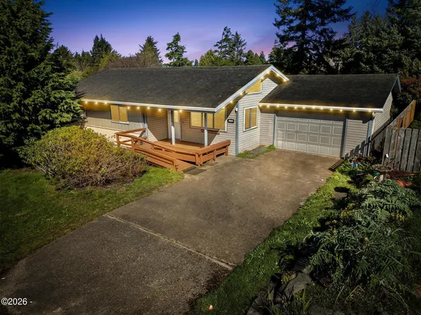 170 SE Salmon St, Waldport, OR 97394