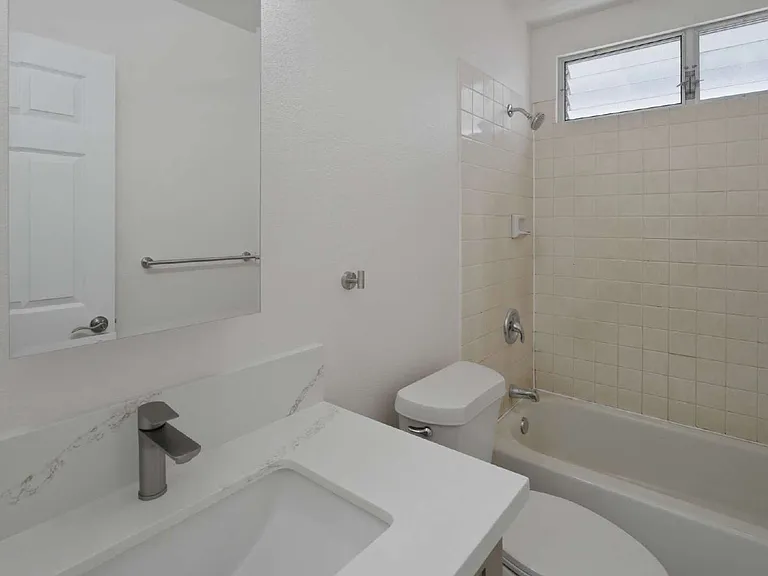 94-703 Lahaole Pl — Photo 5