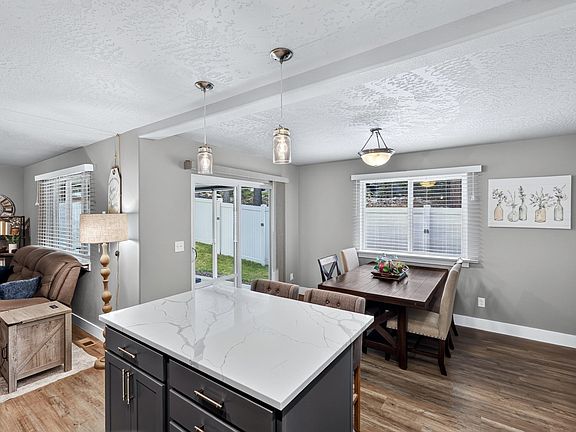 5th image of 806 E Canterbury Ln
