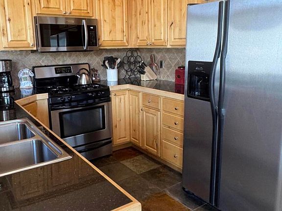 5th image of 411 Antler Way
