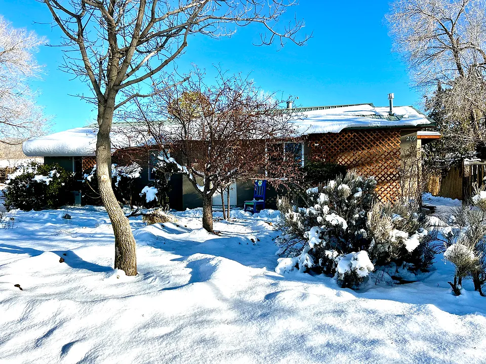 209 Holly Cir
