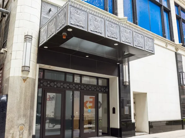 8 W Monroe St APT 1005, Chicago, IL 60603