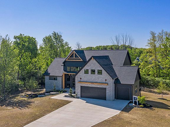 3rd image of 454 Stonehenge Dr SW