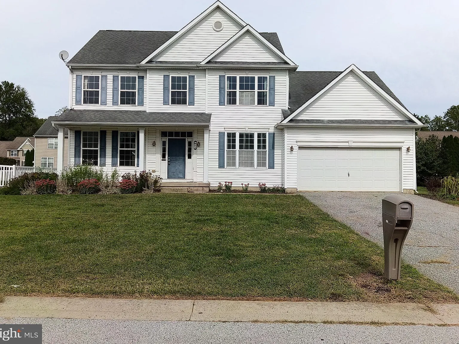 4 bed, 2.5 bath, 2631 sqft, $2,600 — Photo 2